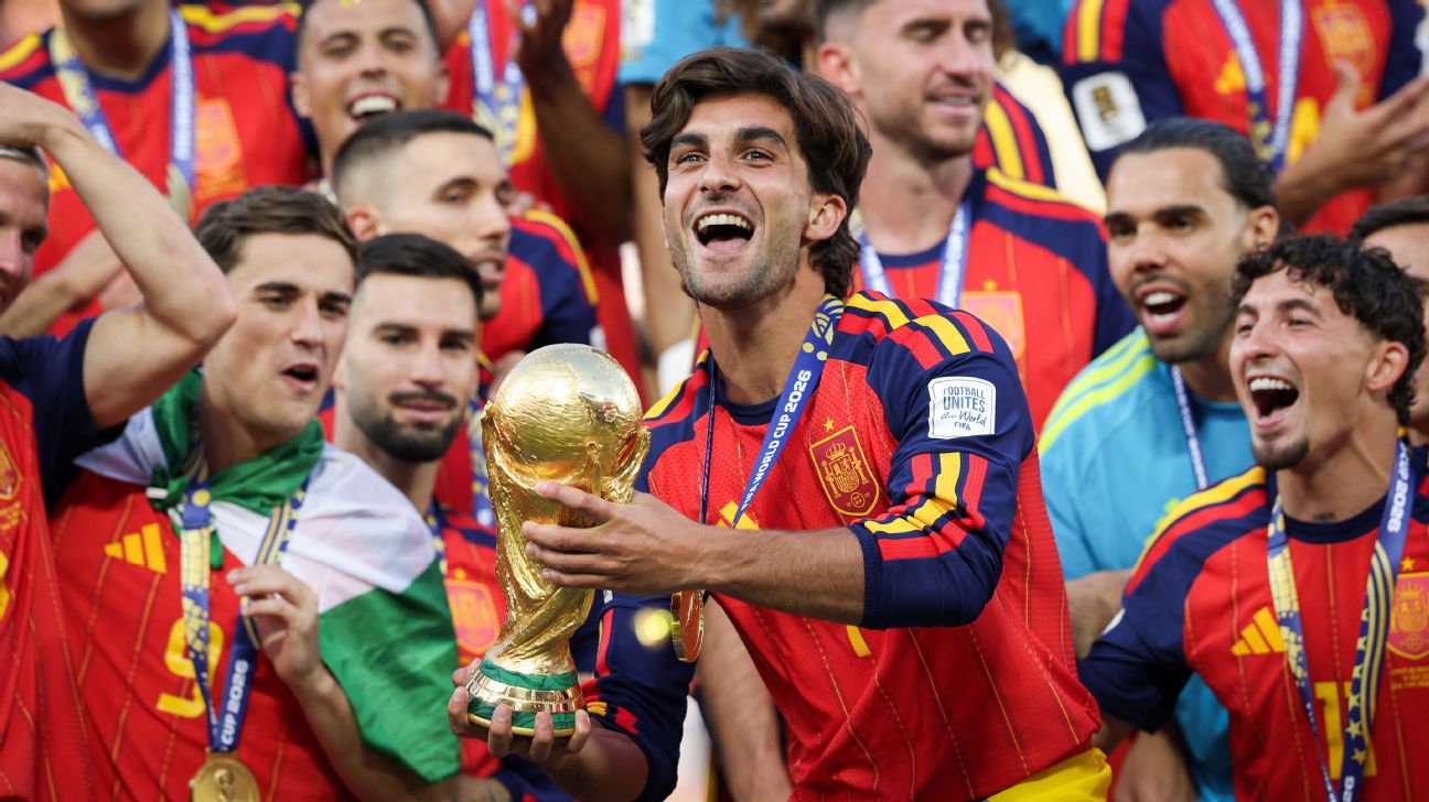 巴黎圣日耳曼签下世界杯冠军费兰·托雷斯,转会巴萨